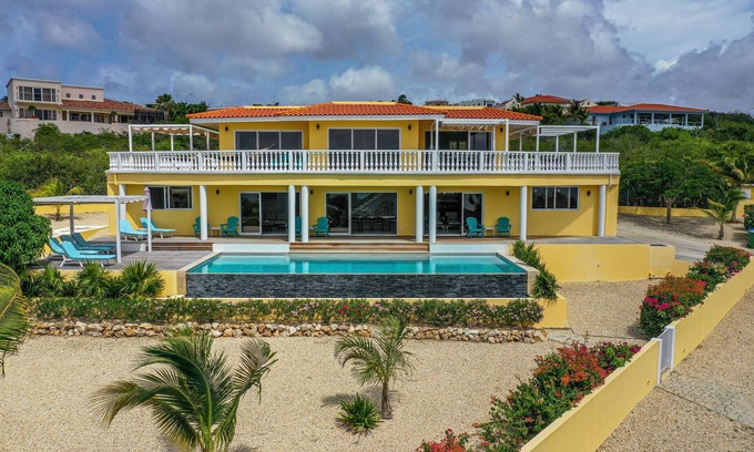 Sabadeco Villa | Modern and luxurious Villa with Ocean View, and huge Pool!