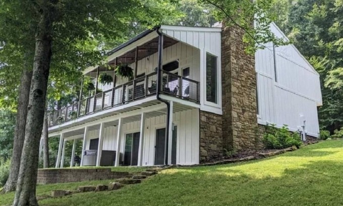 Gnaw Bone Haus | 5BR 4BA house on shared lake