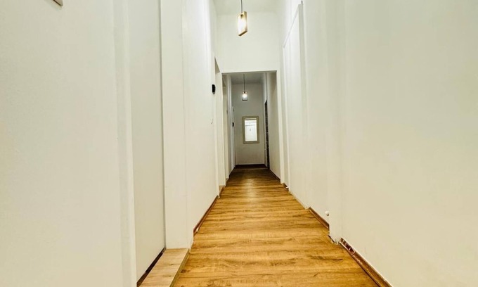 Liesing Wohnung | 5BR Apt For 10 Walk to Kaufpark Alterlaa