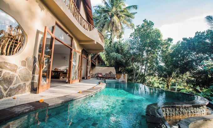 Singakerta Villa | 5BR, BAUHAUS Privat ruhig inmitten Reisfeld und Natur