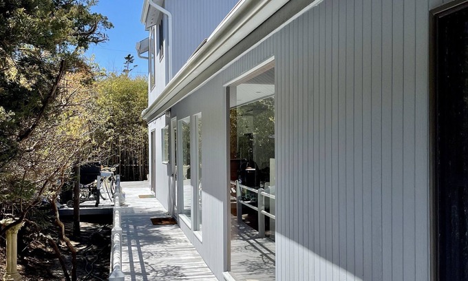 Ocean Beach Haus | 5th from the beach, dog friendly, sleeps 10, outdoor shower a/c utils included!!