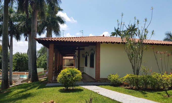 Valinhos Haus | 6.000 Meter im Country Club-Viertel von Valinhos, asphaltierte und überwachte Straße.