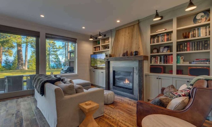 Tahoe Sierra Estates Haus | Lake View|Pool|Pier|Bouys|Pickleball|Walk to town