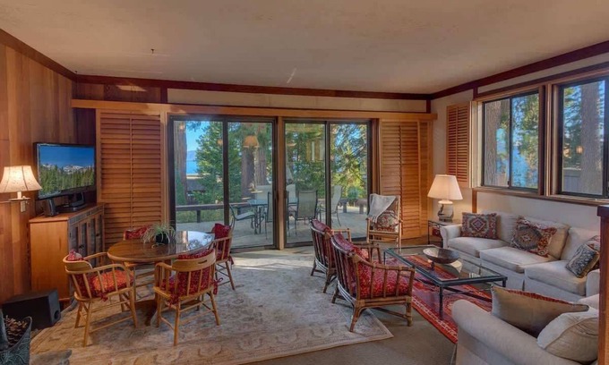 Tahoe Sierra Estates Haus | Lake View|Pool|Pier|Bouys|Pickleball|Walk to town