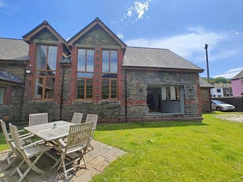 Blaencwm Haus | 6 Bed in Blaencwm oc-t32688