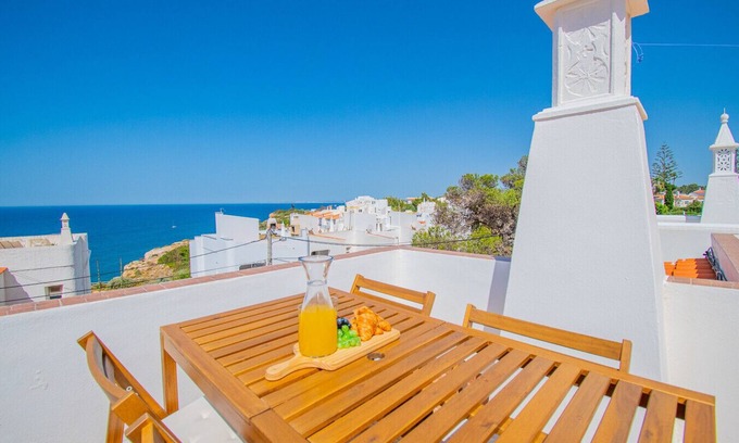 Vale de Centianes Wohnung | 6 Centeanes: Clifftop apartment with sea views