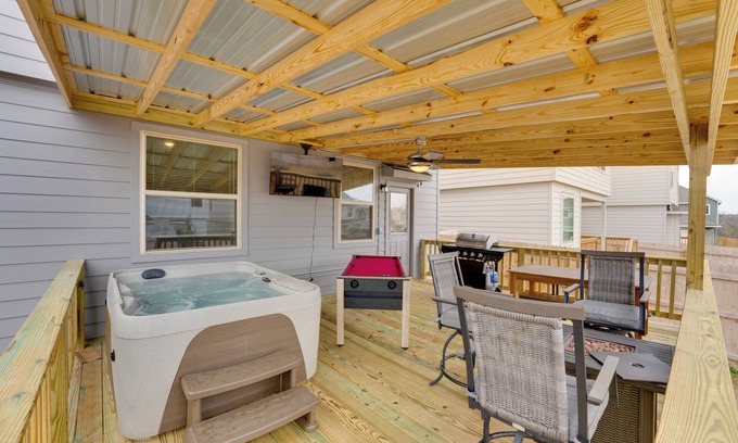 West San Antonio Haus | 6 Mi to AFB: Pool & Hot Tub Haven w/ Game Room