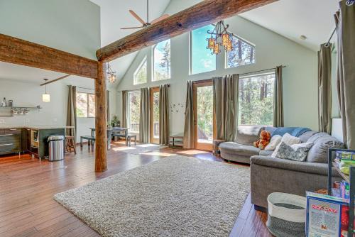 Iron Springs Haus | 6 Mi to Mt Union Peaceful Cabin with Deck