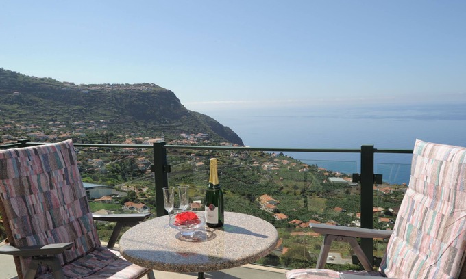 Arco da Calheta Haus | 60 qm große Ferienwohnung mit 2 Schlafzimmern und traumhaftem Meerblick