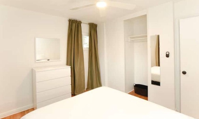 North Camellia Acres Haus | 60’s Beach Retreat Mins to Beach BBQ &Firepit