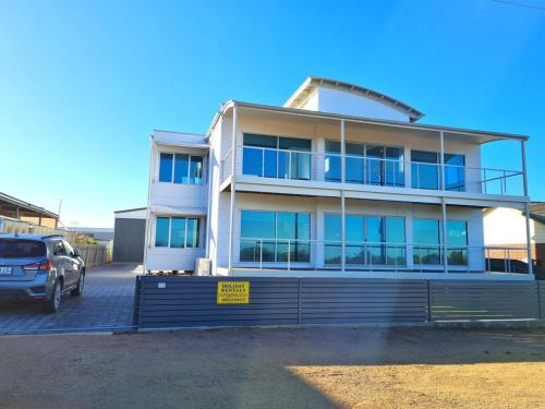 Port Victoria Haus | 63 By The Sea