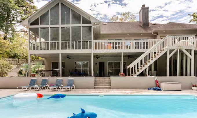 Columbus Haus | 7-Bedrooms Open Concept Home, Pool/HotTub. Near Copper Creek Tennis & Fort Moore