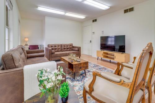 Bedford Wohnung | 7 Mi to Downtown Toledo and Riverfront Cozy Apt!