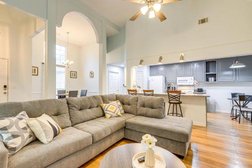 Covington Haus | 7 Mi to Dtwn Covington Bright Home with Deck and Yard