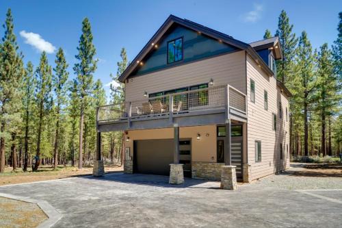 Iron Horse Haus | 7 Mi to Lake Davis Family Outdoor Retreat with Deck