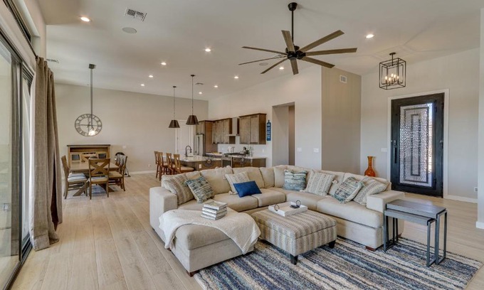 Apache Junction Haus | 7 Mi to Lost Dutchman Home with Pool and Patio!