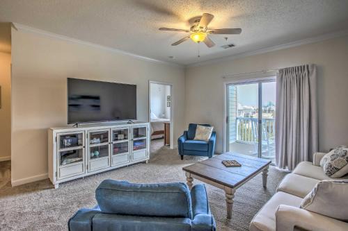 Carolina Forest Wohnung | 7 Mi to Myrtle Beach Boardwalk Condo with Balcony!