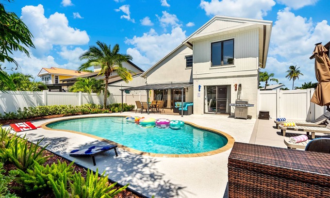 Delray Beach Haus | Delray Beach Family Oasis 3BR Pool Home Sleeps 8, 7 Min to Beach