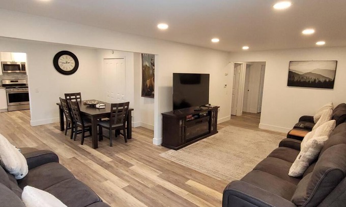 St. Charles Haus | 75 Acre home with trails & outdoor fun tons of Wildlife