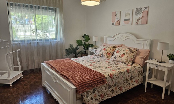 Pragal Wohnung | 7km from the beach and 14km from downtown Lisbon. Cozy, family-friendly apartment!