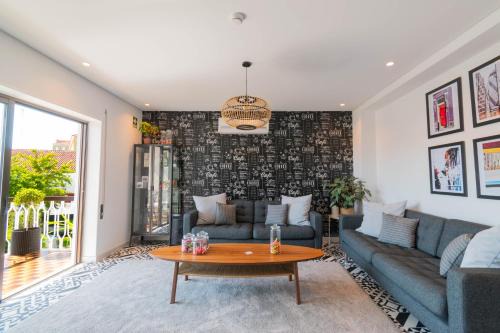 Santo Antonio dos Olivais Haus | 7Min From University and Sé Velha - AC - Work Desk - WiFi 300MBs -Suite 7 and 8