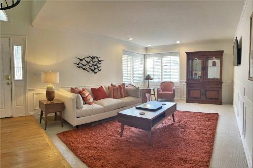 Sandy Haus | 8-Bedroom Home Near the Foot of the Rocky Mountains