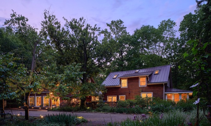 Union Pier Haus | Atemberaubende Inn auf 30 Hektar mit Pool, Wald, Fluss, Wanderwege, Farm, in der Nähe von Strand!