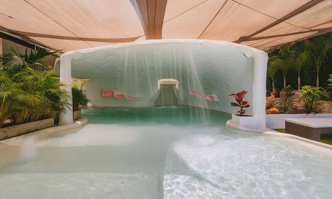 Buenos Aires Haus | 8-bedroom Poblado house with Pool