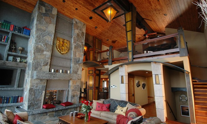 Truckee Haus | 9 Schlafzimmer, Schlafmöglichkeiten für 22, 12 Bäder, Kino, Spa, Whirlpool, Aufzug