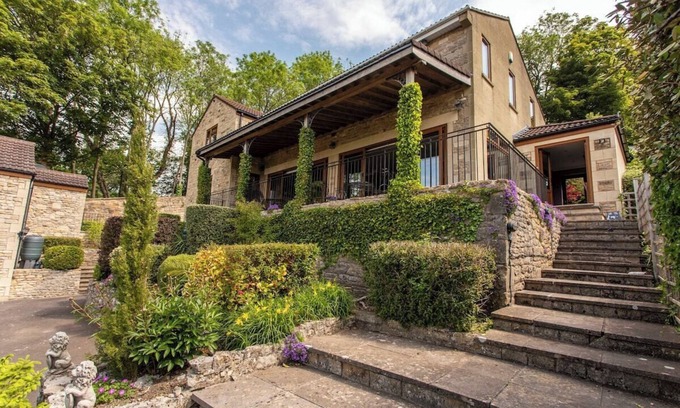 Bath Haus | 8 car o/s forecourt - detached 4 bedroom - Views!