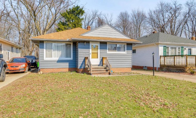 Garfield Heights Haus | 8 Mi to Dtwn Cleveland Quiet Home with Fenced Yard