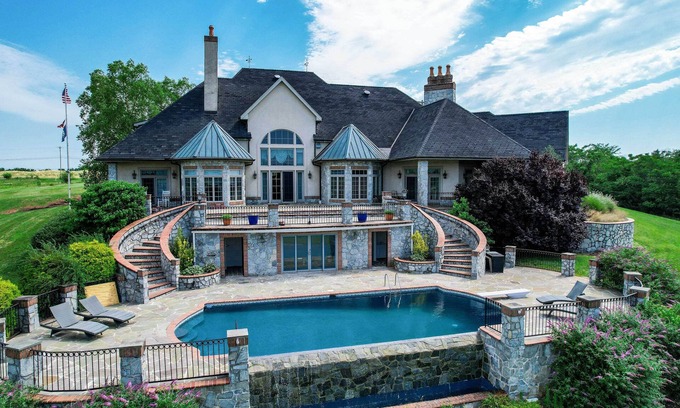 Gettysburg Haus | 8 Mi to Dtwn: Expansive Estate in Gettysburg!