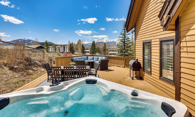 Dillon Haus | 8 Mi to Keystone: Home w/ Hot Tub in Dillon