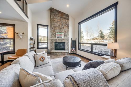 South Forty Haus | 8 Mi to Keystone Resort Mtn-View Townhome