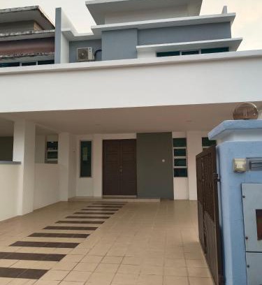 Taman Teratai Haus | 8Pax comfortable setia residen