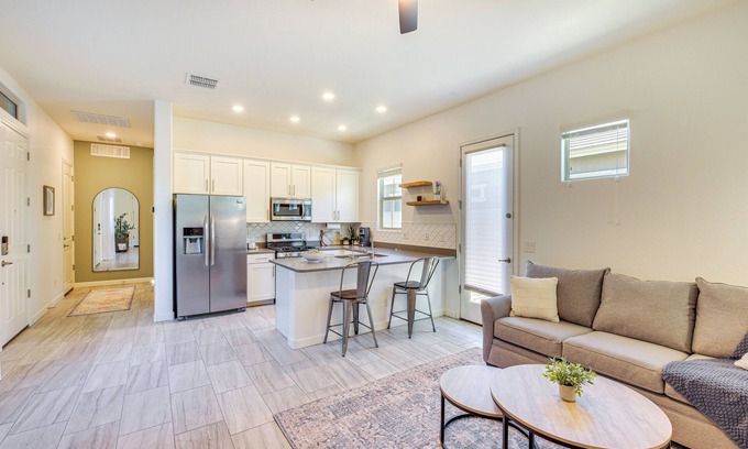 Chandler Wohnung | Updated Apt: 6 Mi to Dtwn Chandler!