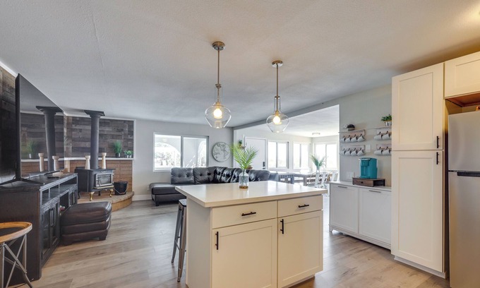 Wonder Valley Haus | 9 Mi to Joshua Tree NP: Home w/ Views!