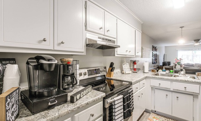 Valdosta Wohnung | 9 Mi to Moody Afb: Newly Updated Condo Near Dining