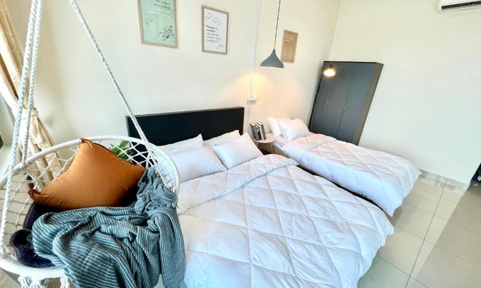 Shah Alam Wohnung | A 1-4 pax Cozy Studio TV Box Pool 100mps Wifi 3 bed Trefoil Setia Alam