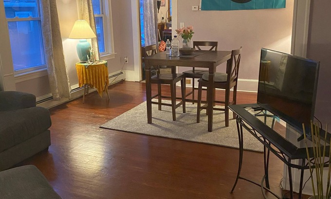 Woonsocket Wohnung | A 2-bedroom apartment with WiFi and AC in a safe and kid friendly neighborhood