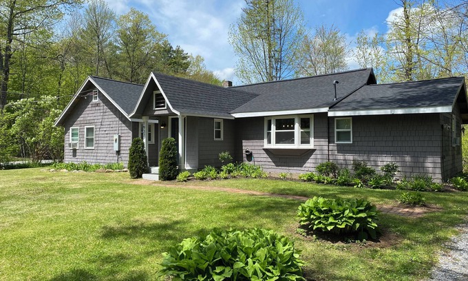 Greenfield Center Haus | A 3BR modern traditional getaway only 6 minutes to Downtown Saratoga