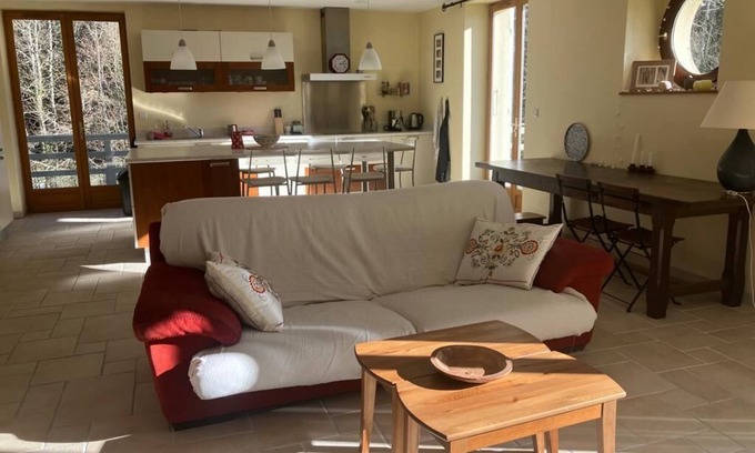 Bonlieu Wohnung | A balcony overlooking the Jura's most beautiful lake