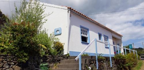 Lajes das Flores Haus | A Barraka: rent your room in Flores!