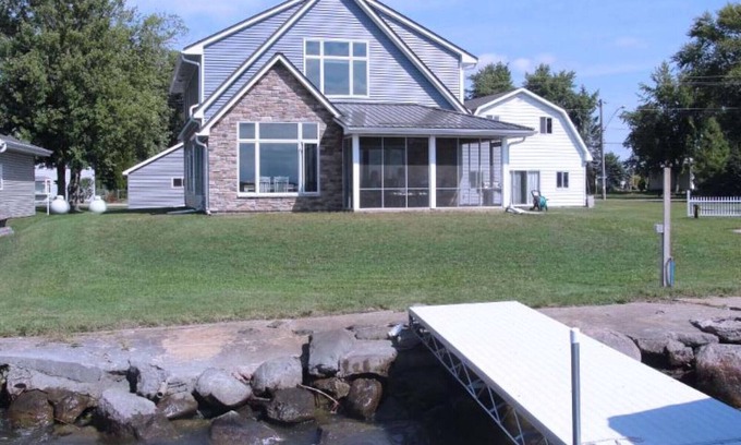 Fremont Haus | Ein schönes 3 Bdrm 3 Bth Haus auf See Poygan in Tustin, WI