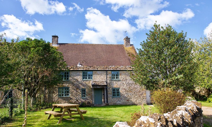 Yeovil Wohnung | A beautiful 17th Century cottage, recently renovated to a high standard whilst retaining the charact