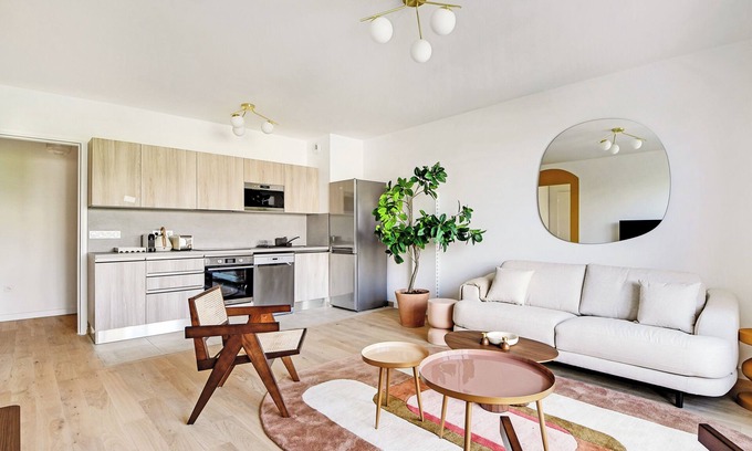 Clichy Wohnung | A Bright 3-BR/2BA in Clichy