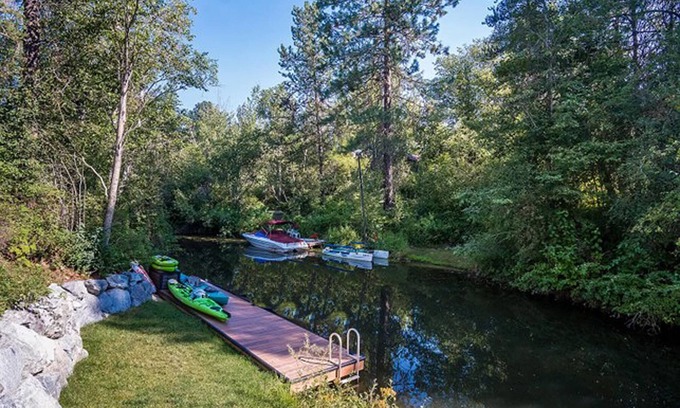 Sagle Haus | A/C LakeAccess GameRoom Xbox DogsOK kayaks paddleboards Private30'Dock Sleeps 14