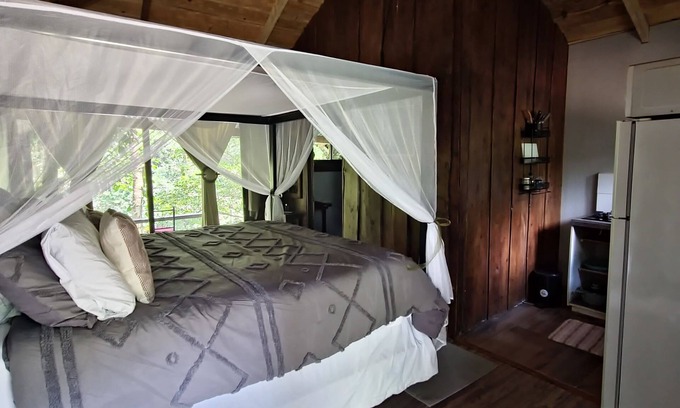 Paramo Kabine | A cabin by the river, perfect for disconnecting from reality and resting.