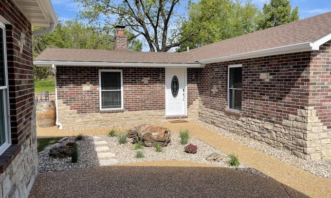 Hermann Haus | A Charming Home newly remodeled and furnished