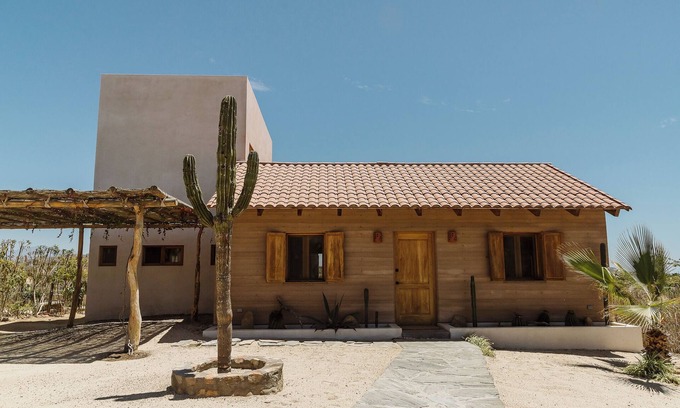 Todos Santos Haus | A desert oasis with mountain and ocean views just moments from the beach